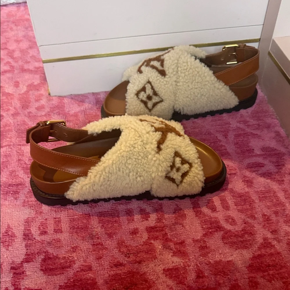 Louis Vuitton Paseo Shearling Sandals - Picture 5 of 6